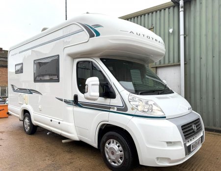 AUTO-TRAIL